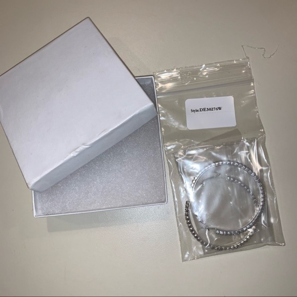 NWT Fashion Hoop Earrings - Picture 5 of 5